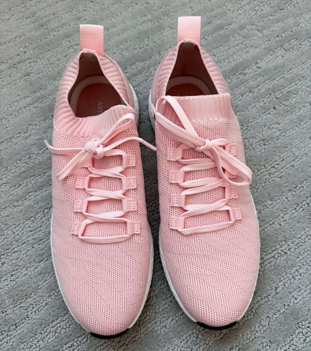 NWOT—Antonio Melani pink pale blush fashion Size 7.5